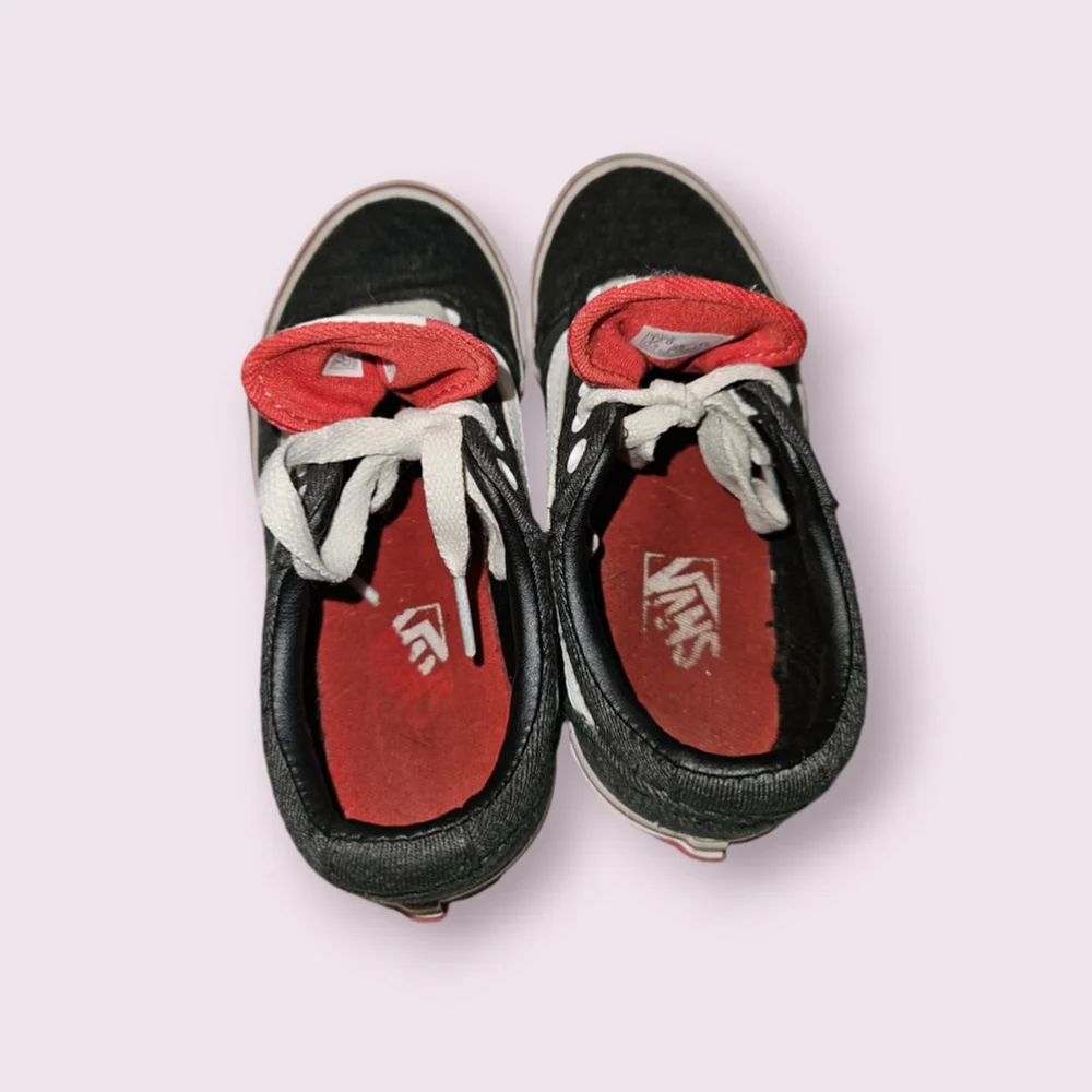 Vans Off the Wall Sneakers Boys size 12 Black White